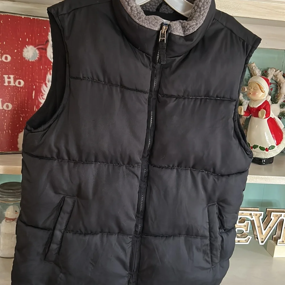 Gymboree Boys 10/12 Black puffer vest